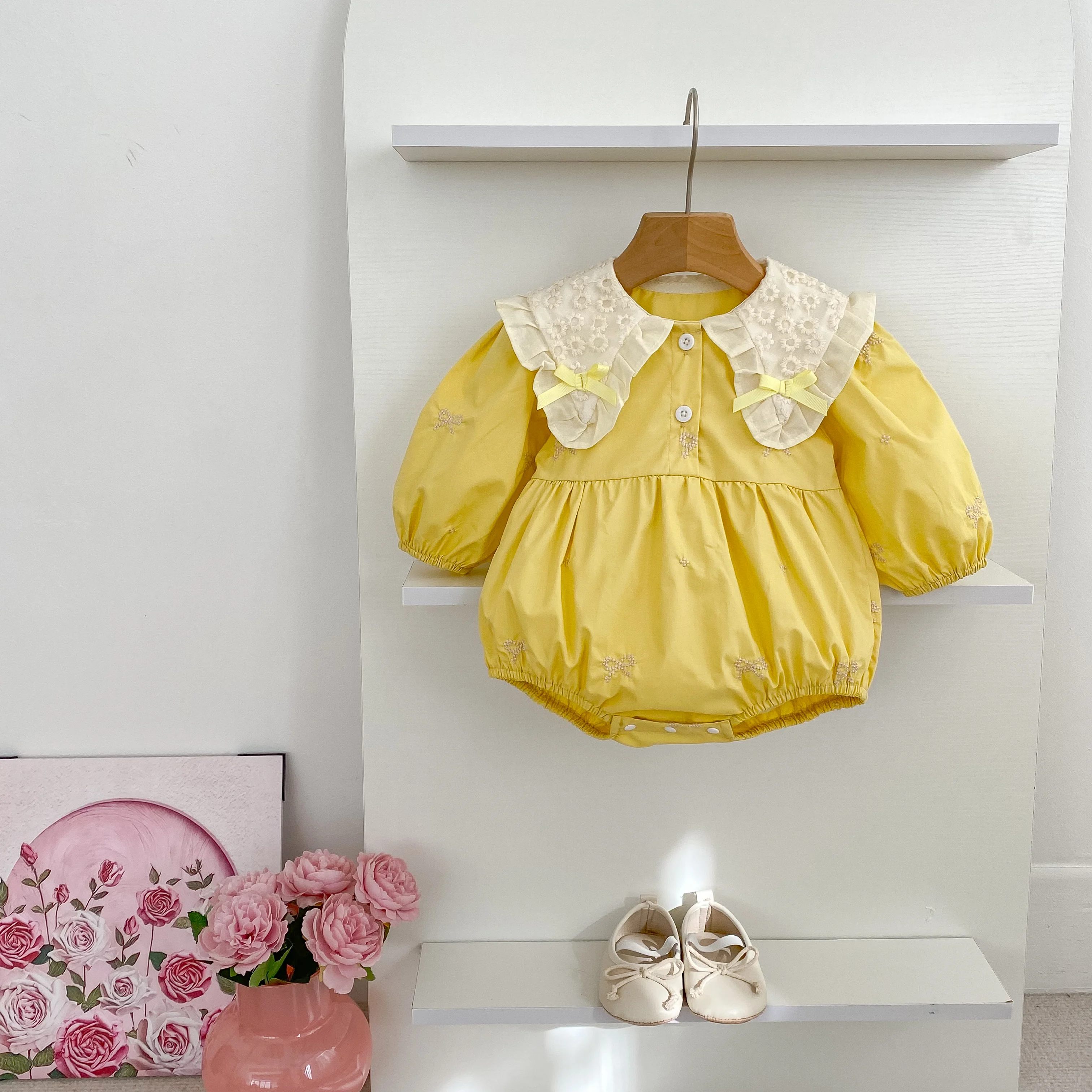 

Newborn Baby Girl Romper Lace Bow Ribbon Ruffle Jumpsuit Long Sleeve Infant Toddler Floral Onesie Spring Embroidery Baby Clothes