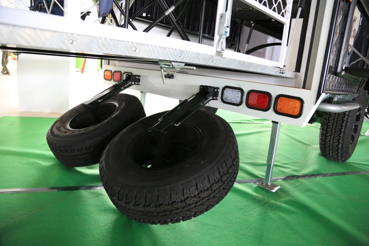 جودة عالية OEM مخصصة 12FT RV لعبة قافلة للطرق الوعرة مع سرير رفع