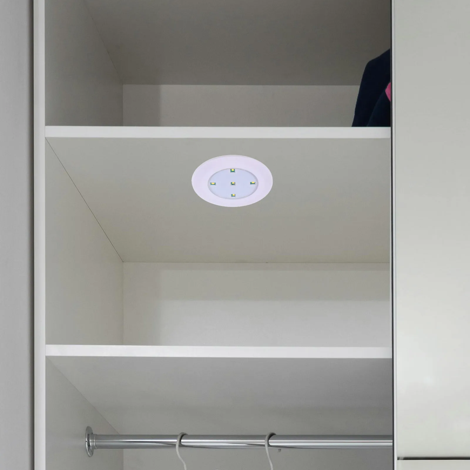 

2 pcs Wireless Touch Led Puck Lights Operated Super Bright Stick On Cabinet Lights For Kitchen Closet White