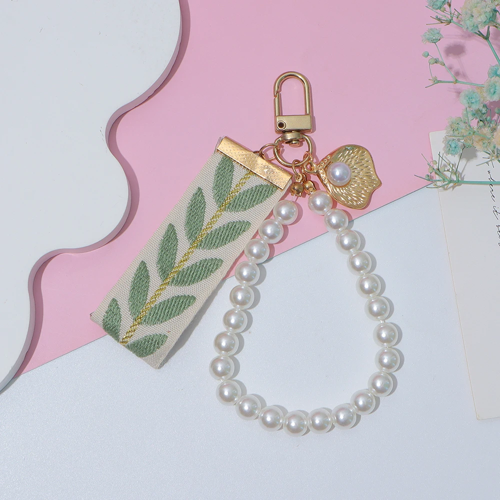 Elegant Faux Pearl Keychain Leaf  Shell Wristband Pendant Key Chain for Women Daily Decor Bag Charm Car Key Ring Birthday Gift