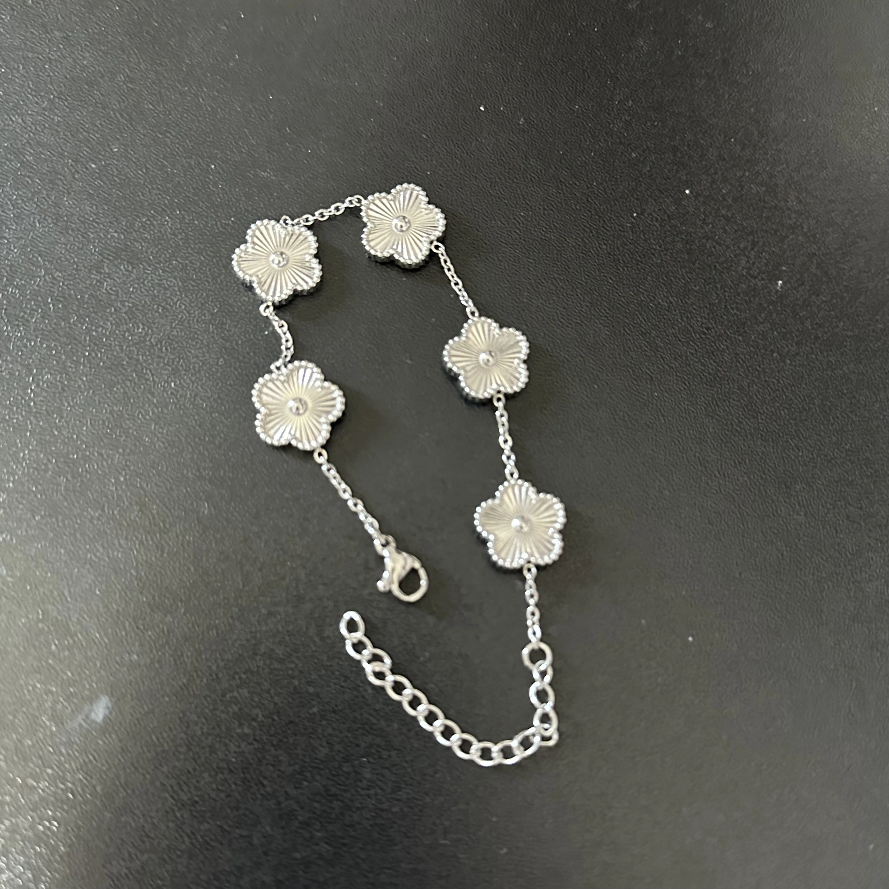 Women's High-Quality Plum Blossom Five Leaf Flower Bracelet Necklace