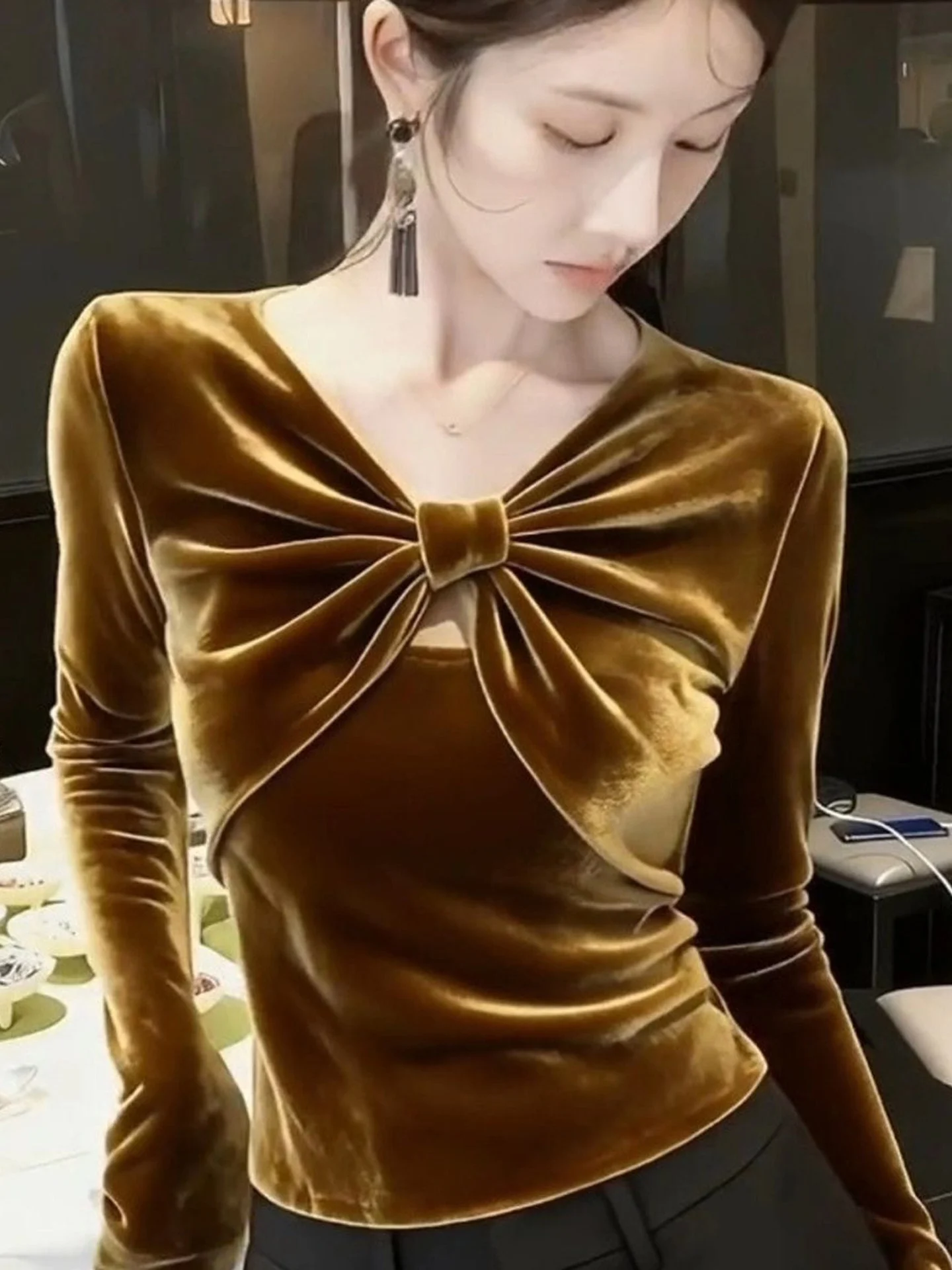 Caramel Velvet Long Sleeve Women's Fashion Slim Fit Base Top Elegant Design Korean Style Summer T-shirt for Young Ladies