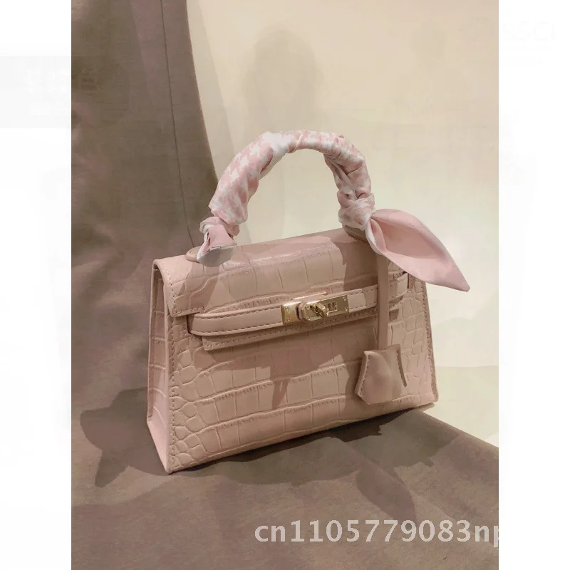 حقيبة يد نسائية فاخرة من كيلي خفيفة مع وشاح حريري سروال قصير وردي #3