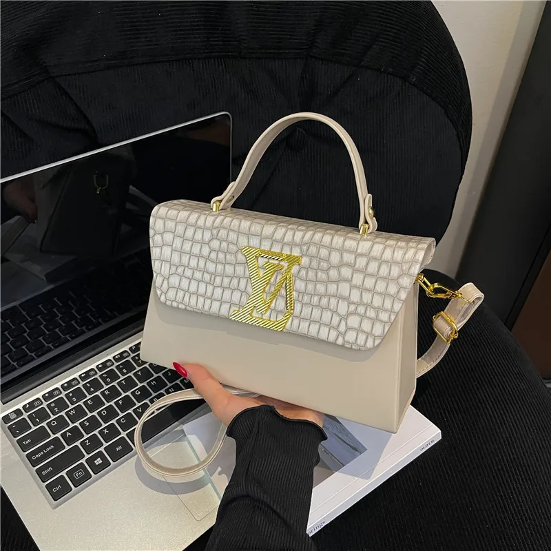 2025年夏 小型スクエアバッグ、ミニマリストクロスボディバッグ（女性用）、トレンディなショルダーバッグ、ユニークなデザインのカジュアル＆ナイトアウトハンドバッグ