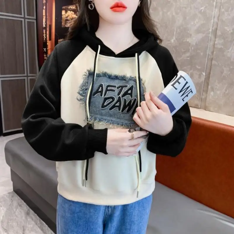 2023 New Spring Autumn Simplicit Fashion Denim Patch Retro Street Style Loose Hooded Short Pullover Patchwork Sweater for Women