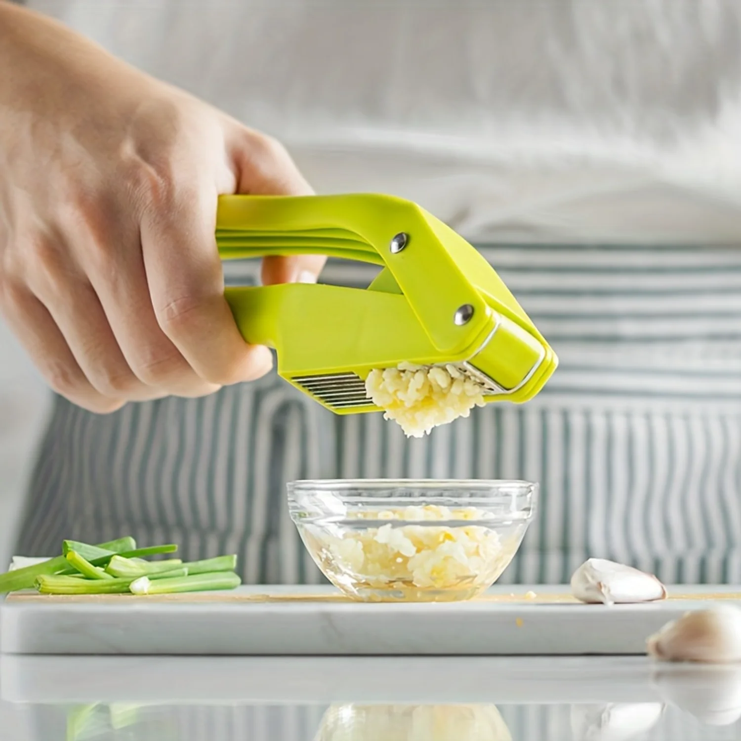 2-in-1 Plastic Garlic Press and Slicer, Manual Garlic Mincer and Crusher,  Gadget Tool, No Electricity Required
