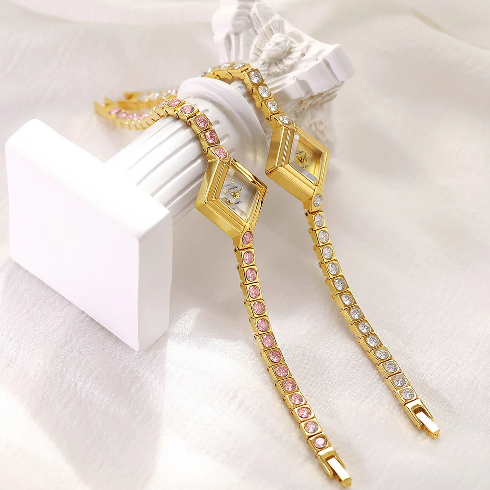 ساعة كوارتز عصرية فاخرة للنساء أنيقة ورائعة وسوار من حجر الراين الوردي للارتداء اليومي ساعات مربعة للنساء باللون الذهبي