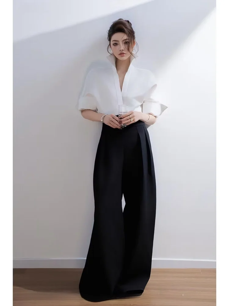 

Fashionable High-End Studio Photography Shirt Theme Personality Magazine Mood Portrait Image Studio Photography Clothing