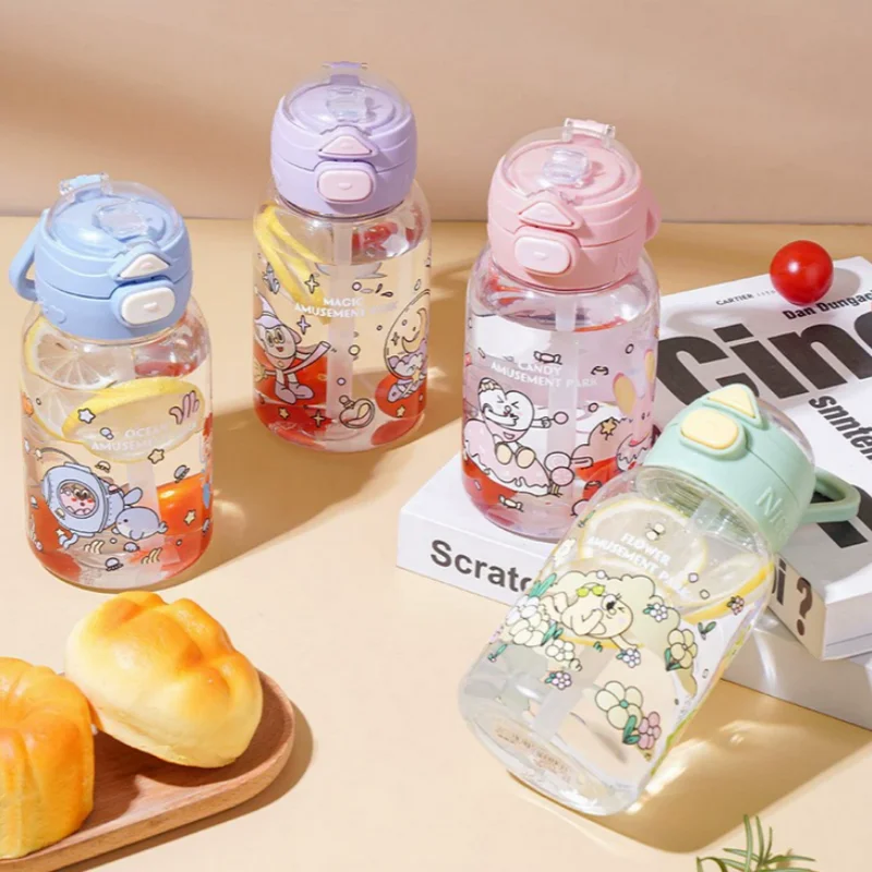 PP Large-650ML Leuke capaciteit Strobeker Student Cup Waterfles Glazen beker met deksel en rietje Waterfles voor kinderen Sap