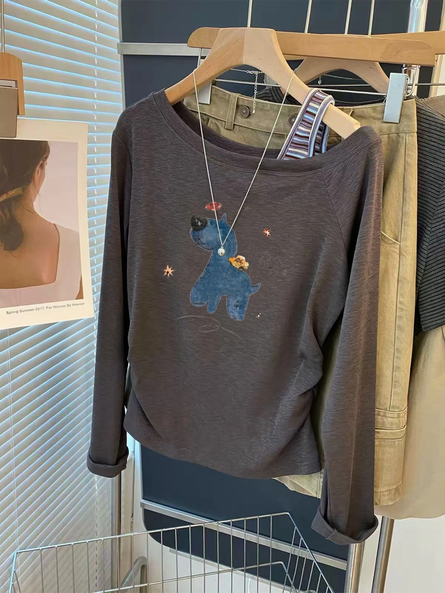 Dongda Gate Fashionable Splice Shoulder Bared Cartoon Print Long Sleeve T Shirt Women's Top Initial Autumn New Pure Cotton