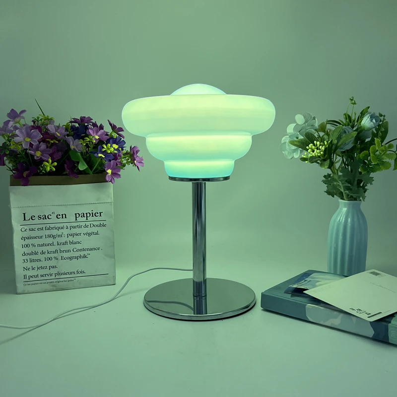 Lampu Meja UFO Biru Klein Gaya Dopamine Dress-Up, Lampu Seni Vintage Bauhaus, Lampu Ambient Gaya I untuk Kamar Tidur