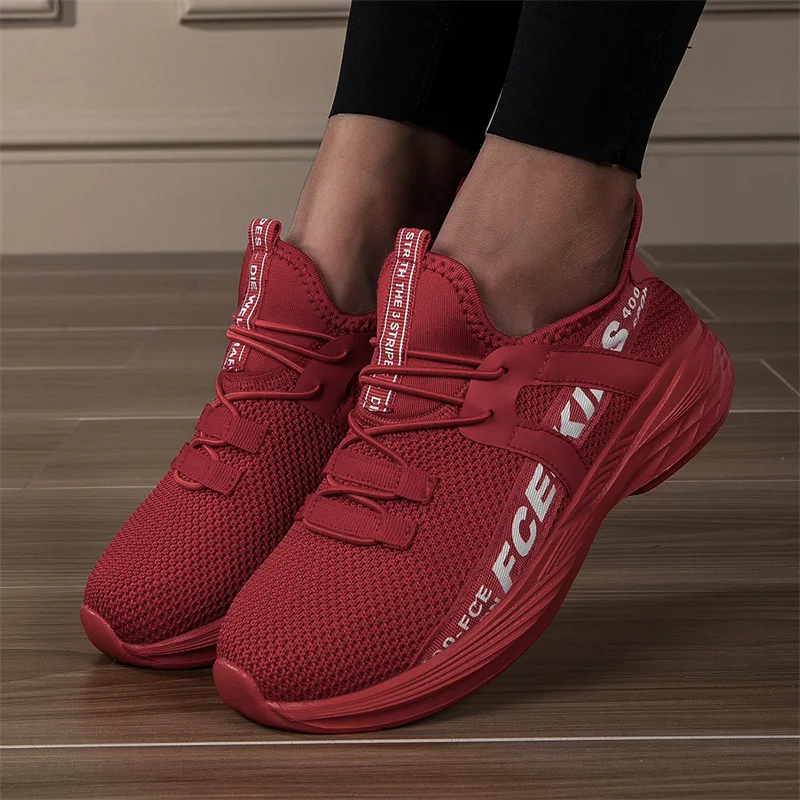 Un par de zapatillas deportivas informales para niños, aptas para todas las estaciones. Este calzado deportivo ligero y duradero es el modelo MF-2308TTJ.