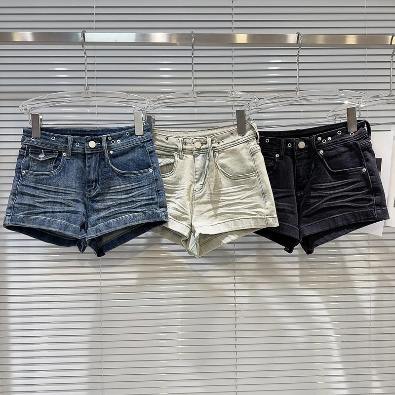 2025 Summer New Personalized Spicy Girl Rivet Waist Fold Design Three Quarter Cowboy Shorts Women Casual Fashion Hot Pants