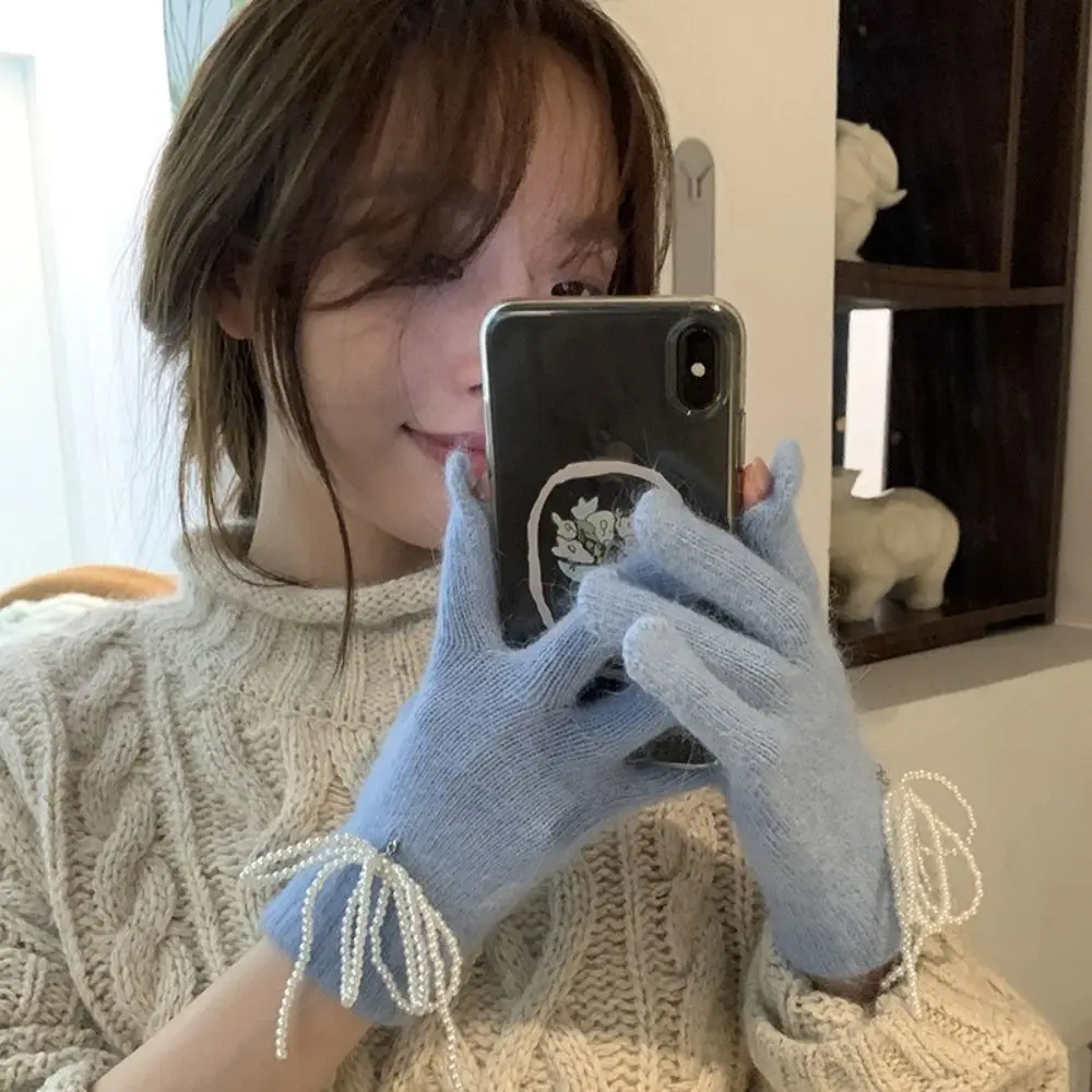 قفازات نسائية محبوكة بفيونكة لؤلؤ ، أحادية اللون ، سميكة ، دافئة ، إصبع كامل ، مقاومة للرياح ، ناعمة ، شاشة تعمل باللمس ، الشتاء ، الموضة