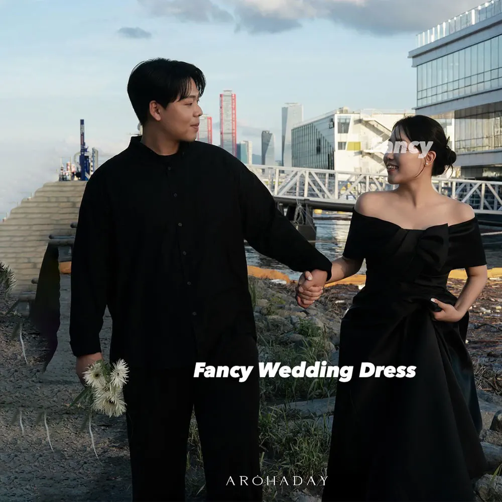 화려하지만 심플한 오프숄더 웨딩드레스, 리본 장식, 한국 스타일 사진 촬영용, A라인, 부드러운 새틴 소재, 바닥까지 닿는 길이, 맞춤 제작 가능