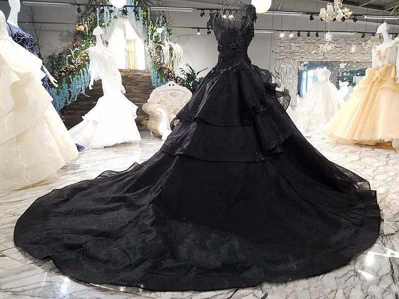 Customized Black Wedding Dresses Gothic Court Vintage Bridal Gowns Princess Long Train Beaded Cap Sleeves Wedding Gown