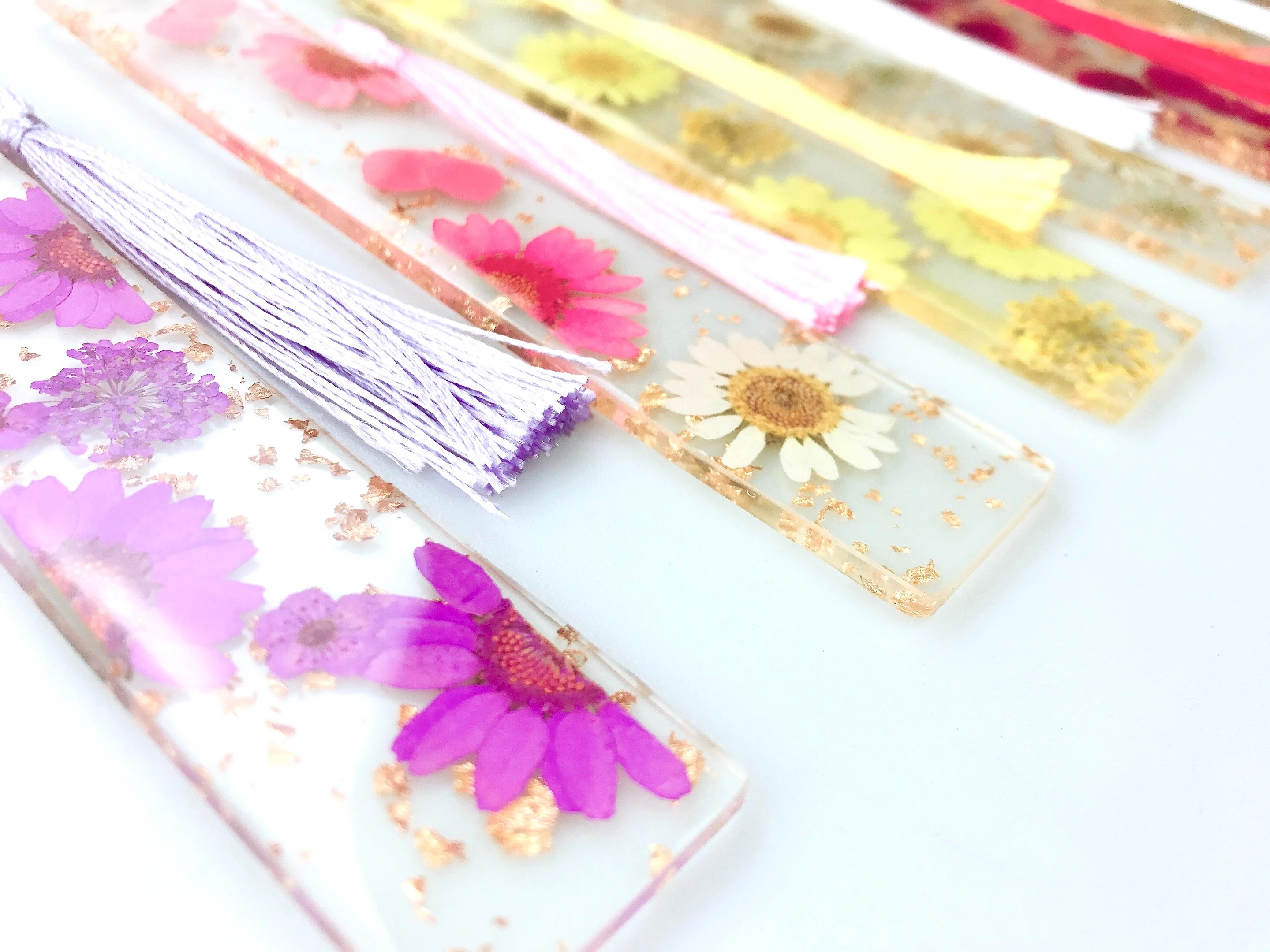 Creative Epoxy Bookmarks New Fashion Daisies Dried Flowers Tassel Bookmark For Readers Teachers Students Mothers Day Gift image 4