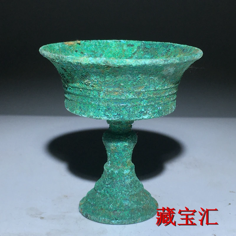 

Bronze, old goods, ancient wax stands, candlesticks, lamps, sesame oil lamps, deep pits, green rust, nostalgic old objects