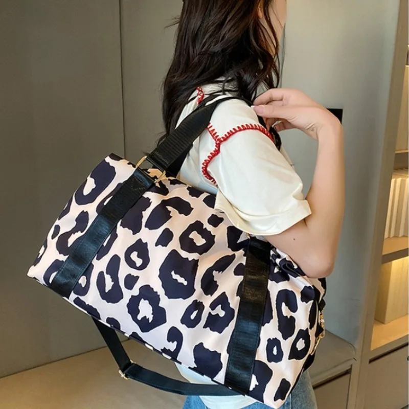 Women Leopard Print Tote Bag Large Capacity Nylon Shoulder Handbag, Adjustable Strap Casual Daily Travel Duffel Shopping Bag