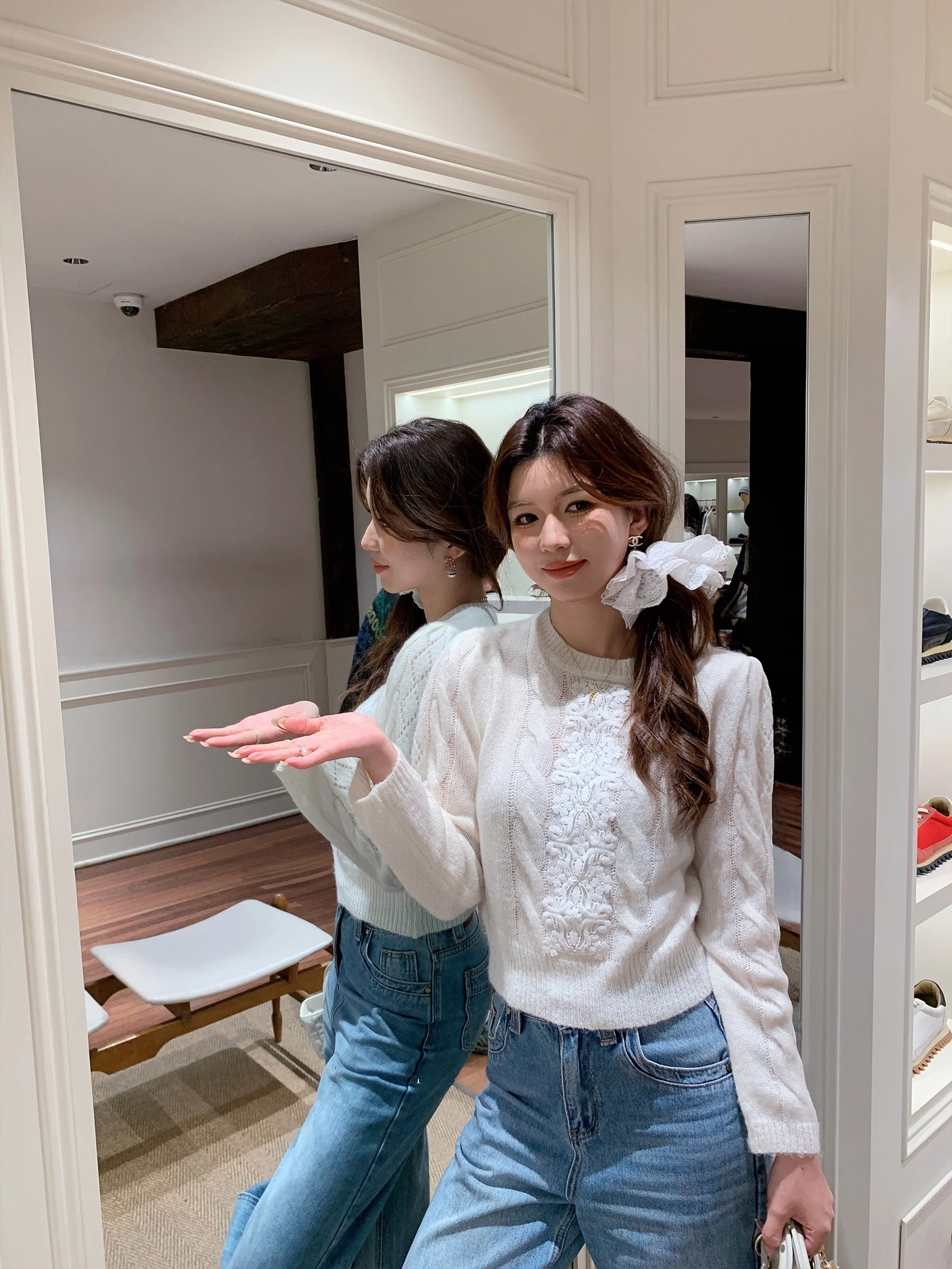 

Sam Seoi White Soft Gentle Hollow out Knitted Sweater Women's Versatile Knitted Top Loose Fit Casual Style Long Sleeve V-Neck