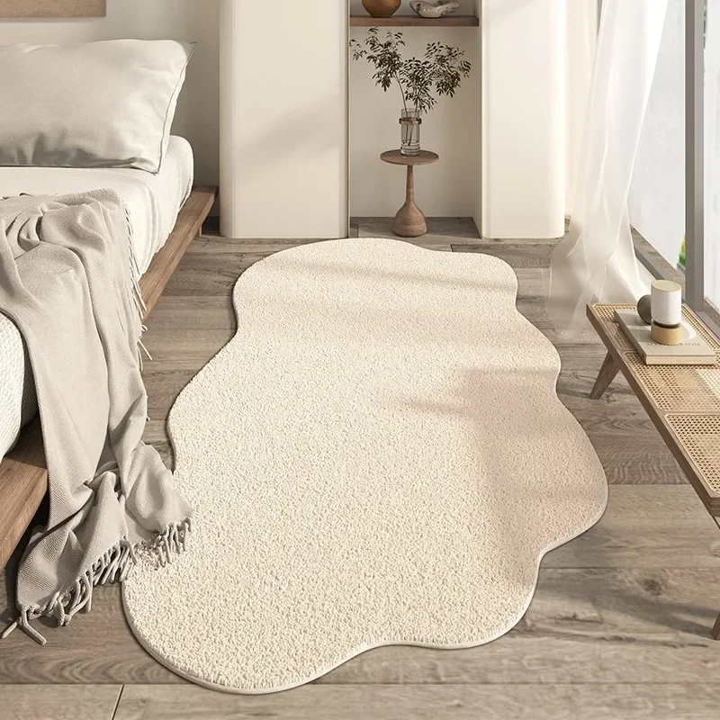 VIKAMA Cream-Style Carpet - Irregular-Shaped Bedroom Bedside Rug, Comfortable And Warm, Living Room Floor Mat, Home Decoration