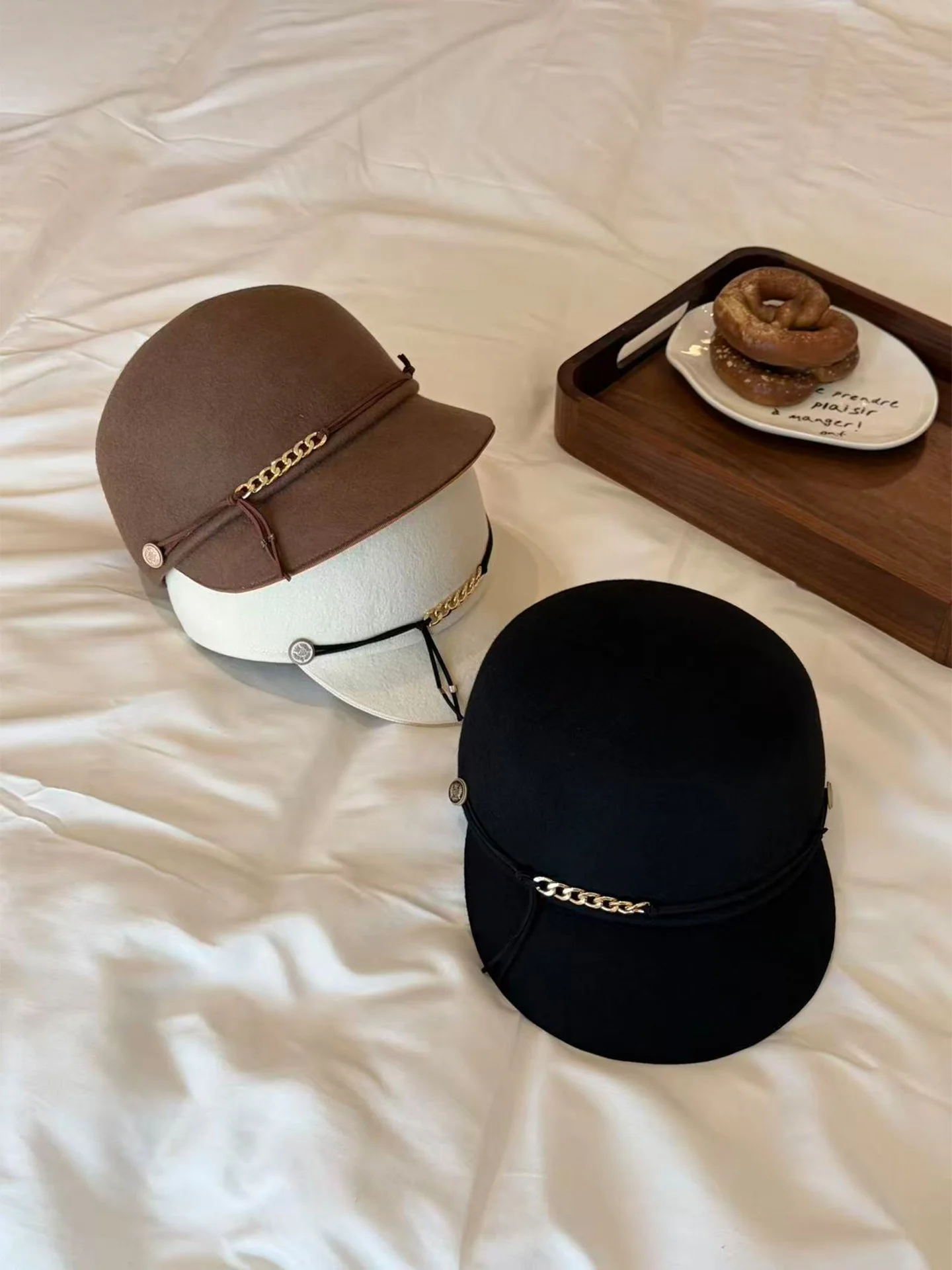 sombrero-de-lana-con-cadena-de-estilo-retro-britanico-para-mujer-ideal-para-invierno-con-diseno-pequeno-y-versatil-de-estilo-ecuestre-de-inspiracion-coreana-y-japonesa-perfecto-para-otono-e-invierno