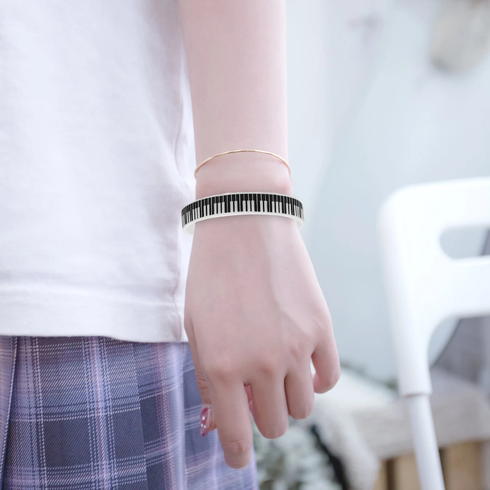 

12 Pcs Music Party Bangle Key Bracelets Soft Silicone Wristbands Music Gifts Stretchy Bands for Events Concerts Daily Wear