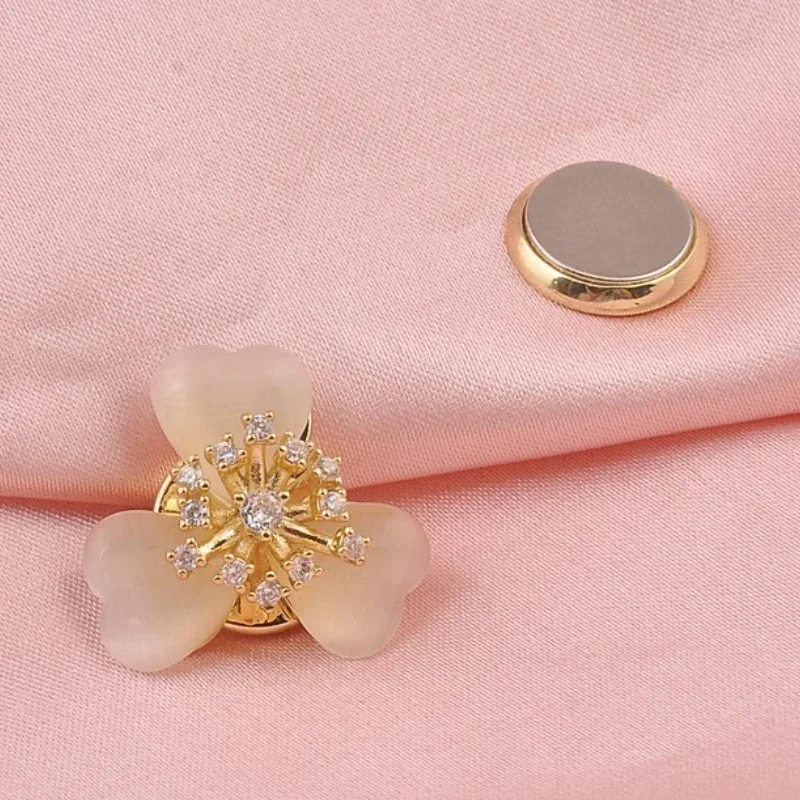 Korean Fashion Flower Metal Magnet Brooches Crystal No Hole Pins Magnetic Hijab Clip Buttons Fixed Buckle Luxulry Jewelry