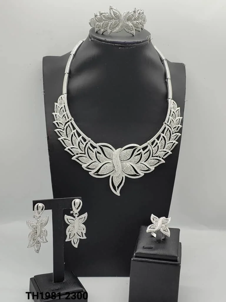 Luxury Dubai Crystal Floral Jewelry Set Gold Plated Necklace Bracelet Earrings Ring for Bride Wedding Engagement Gift Jewelry