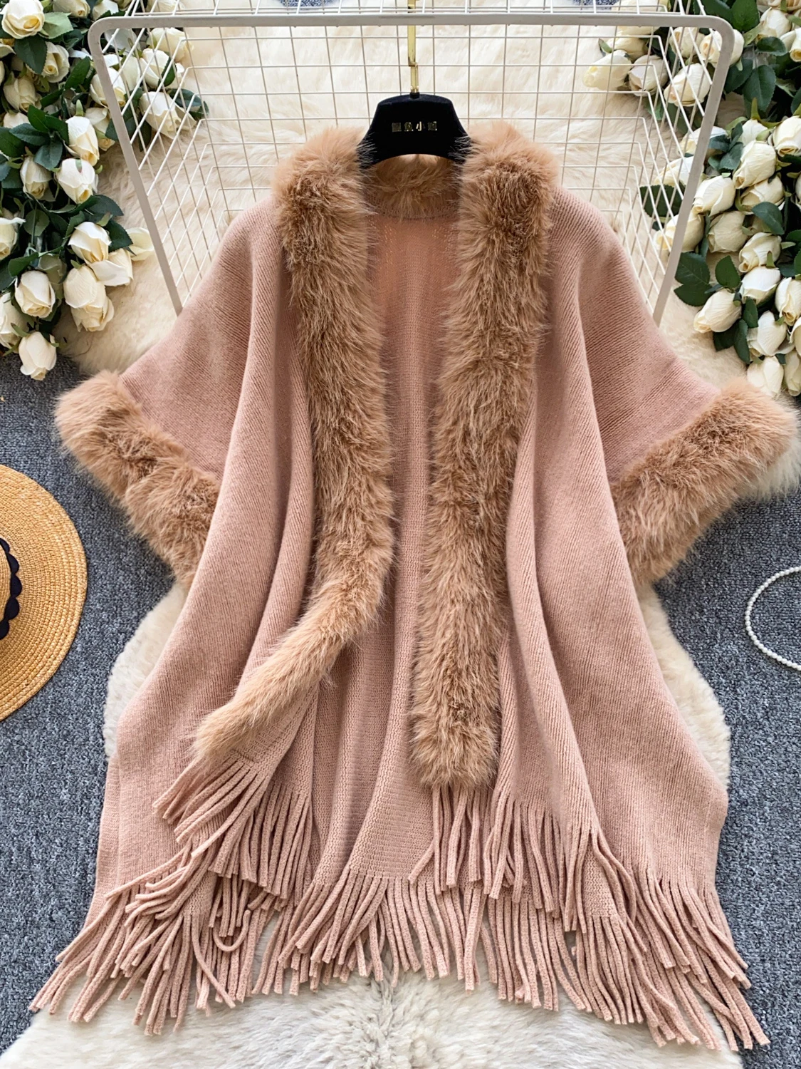 

Женская вязаная ветрозащитная накидка с воротником из искусственного меха, теплая свободная шаль с бахромой, осенне-зимняя модная модель во французском стиле с длинными рукавами