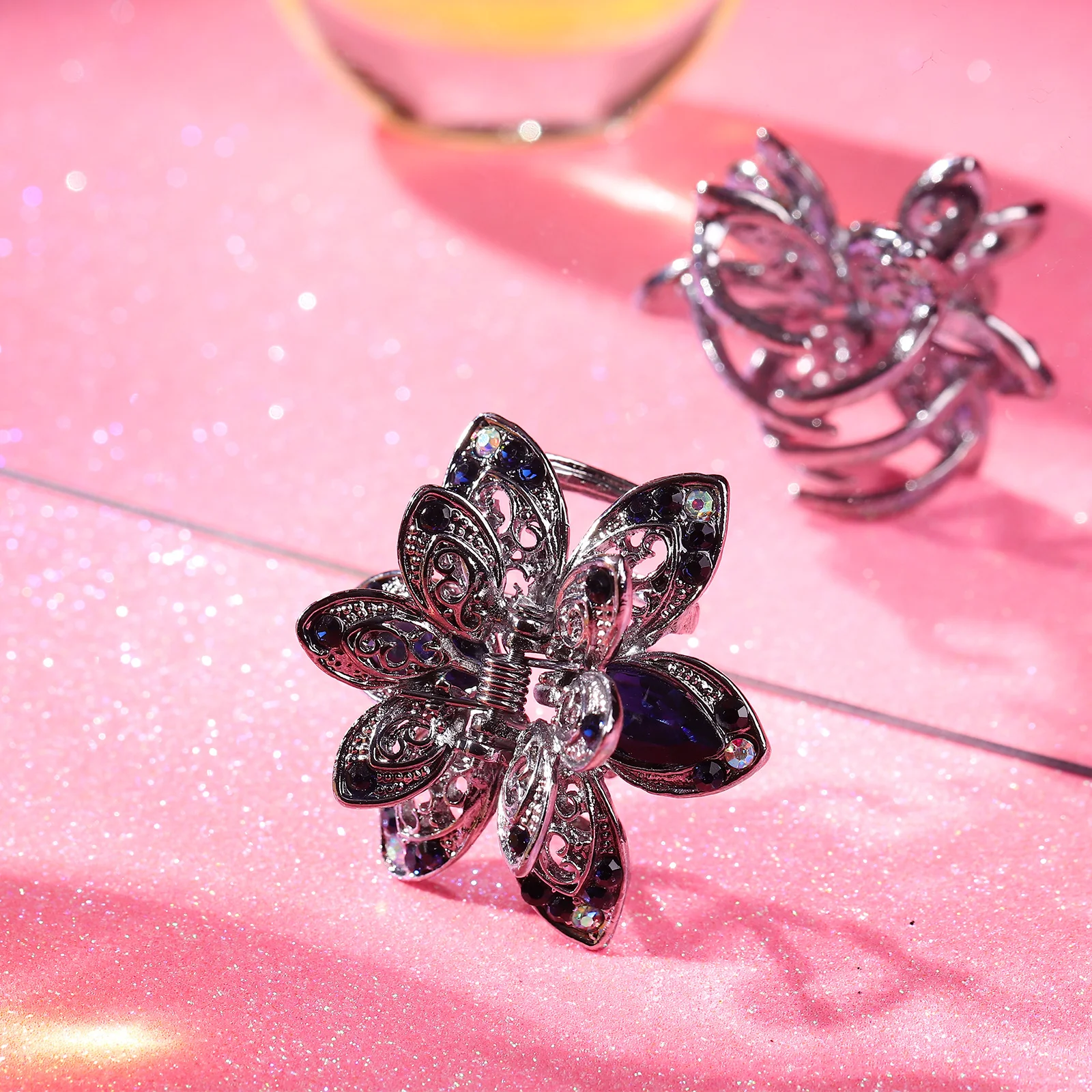 الجوف خارج حجر الراين مشبك شعر كليب لون عشوائي Waterdrop نمط الزخرفية مشبك شعر للنساء ماكياج حمام غسل الوجه