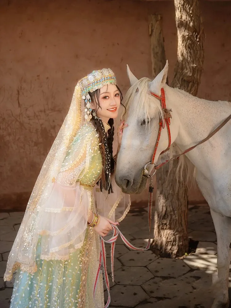 أزياء أداء التصوير الفوتوغرافي الغريبة والسفر