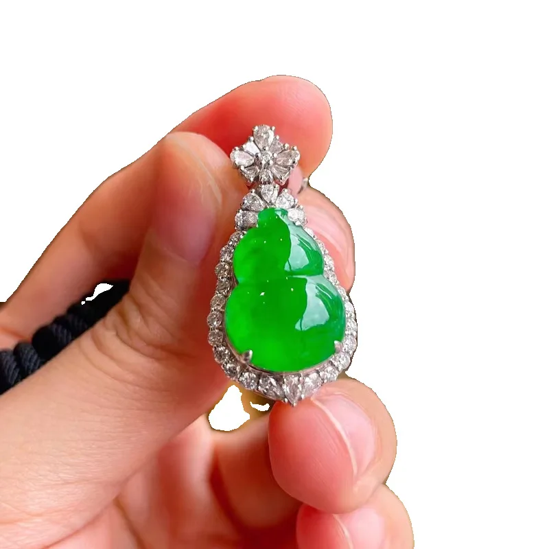 Ice-type positive yang gourd jadeite pendant, natural authentic Burmese imperial full green jade necklace