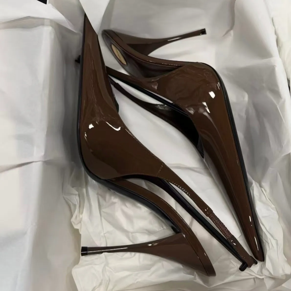 New thin heeled pointed sandals with women's patent leather, shallow mouth temperament, high heels, toe caps, single shoes