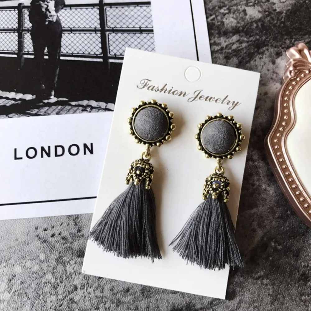 2024 New Tiny Tassel Earrings for Women Vintage Velvet Ball Statement Fringed Drop Earring Female Fashion Jewelry Gift