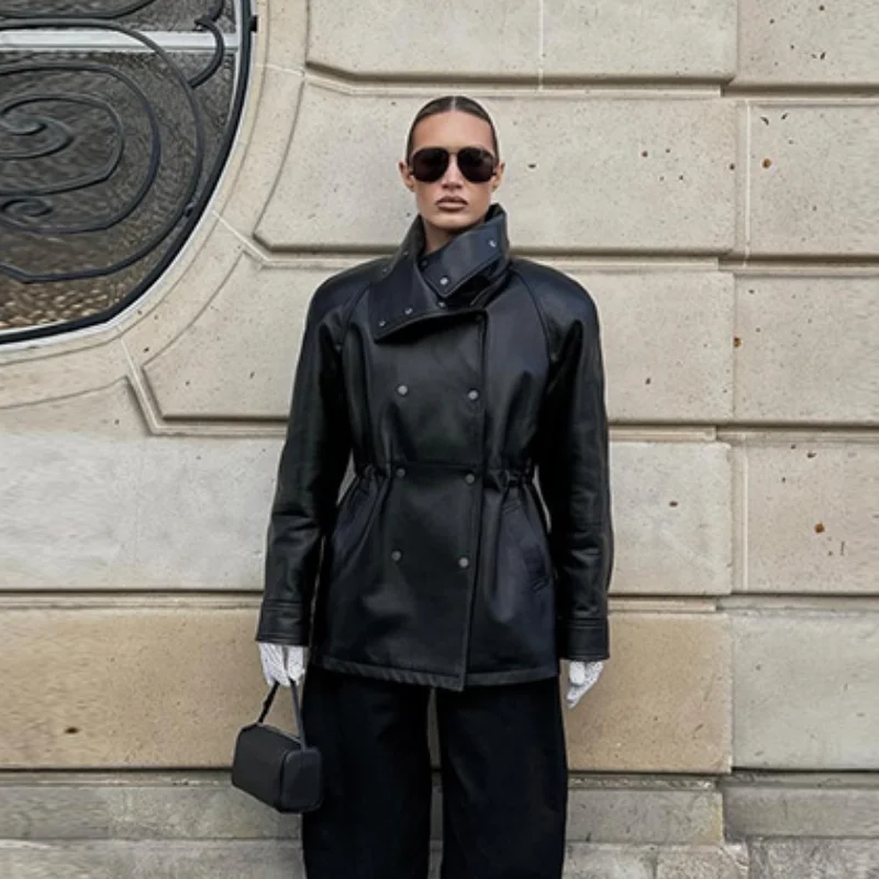 المرأة بولي Leather سترة جلدية سليم صالح الوقوف طوق مزدوجة الصدر كم طويل معطف قصير 2025 الخريف الشتاء سيدة الشارع الشهير أبلى