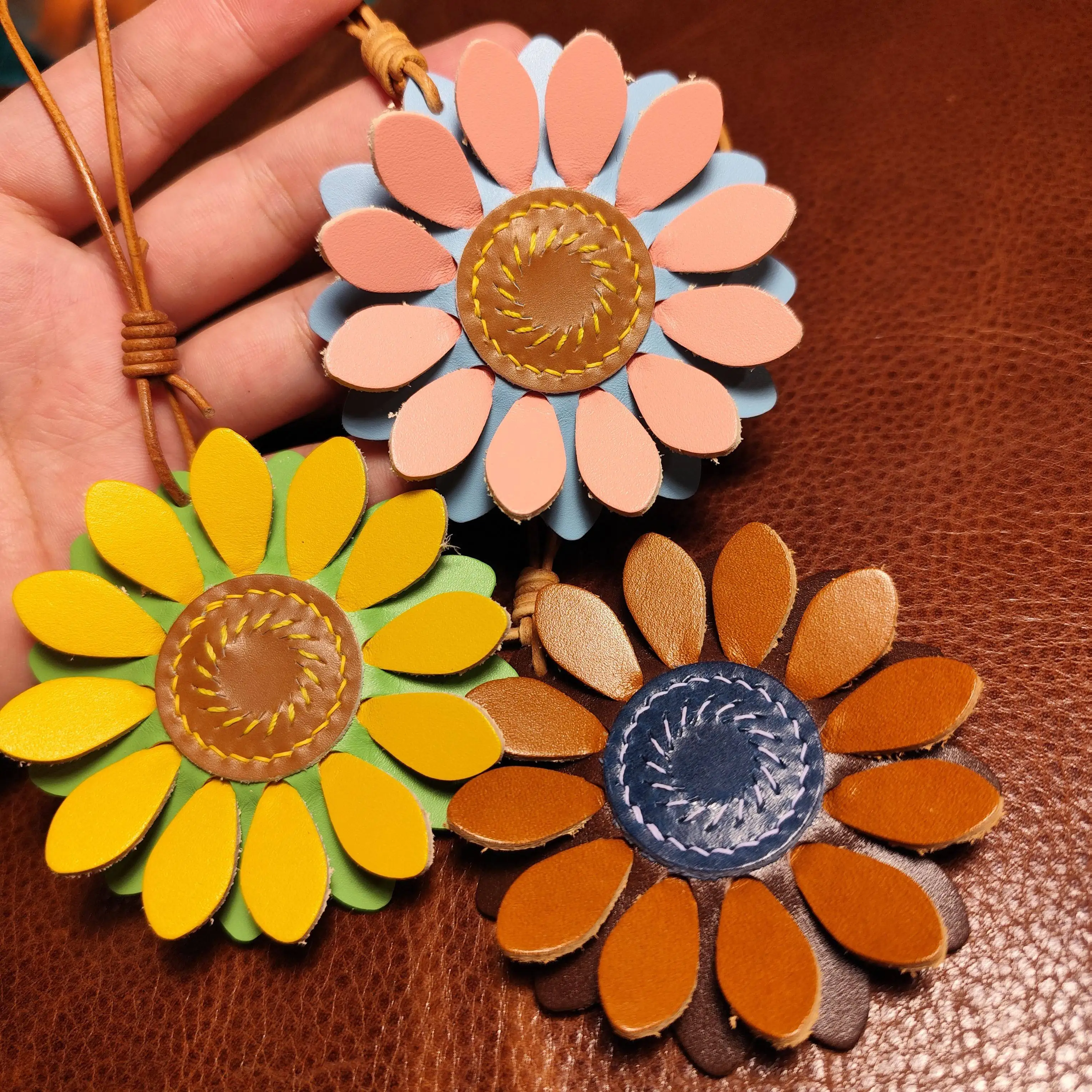 

Брелок-подвеска из натуральной кожи ручной работы с подсолнухом, для сумок, мужских и женских сумок