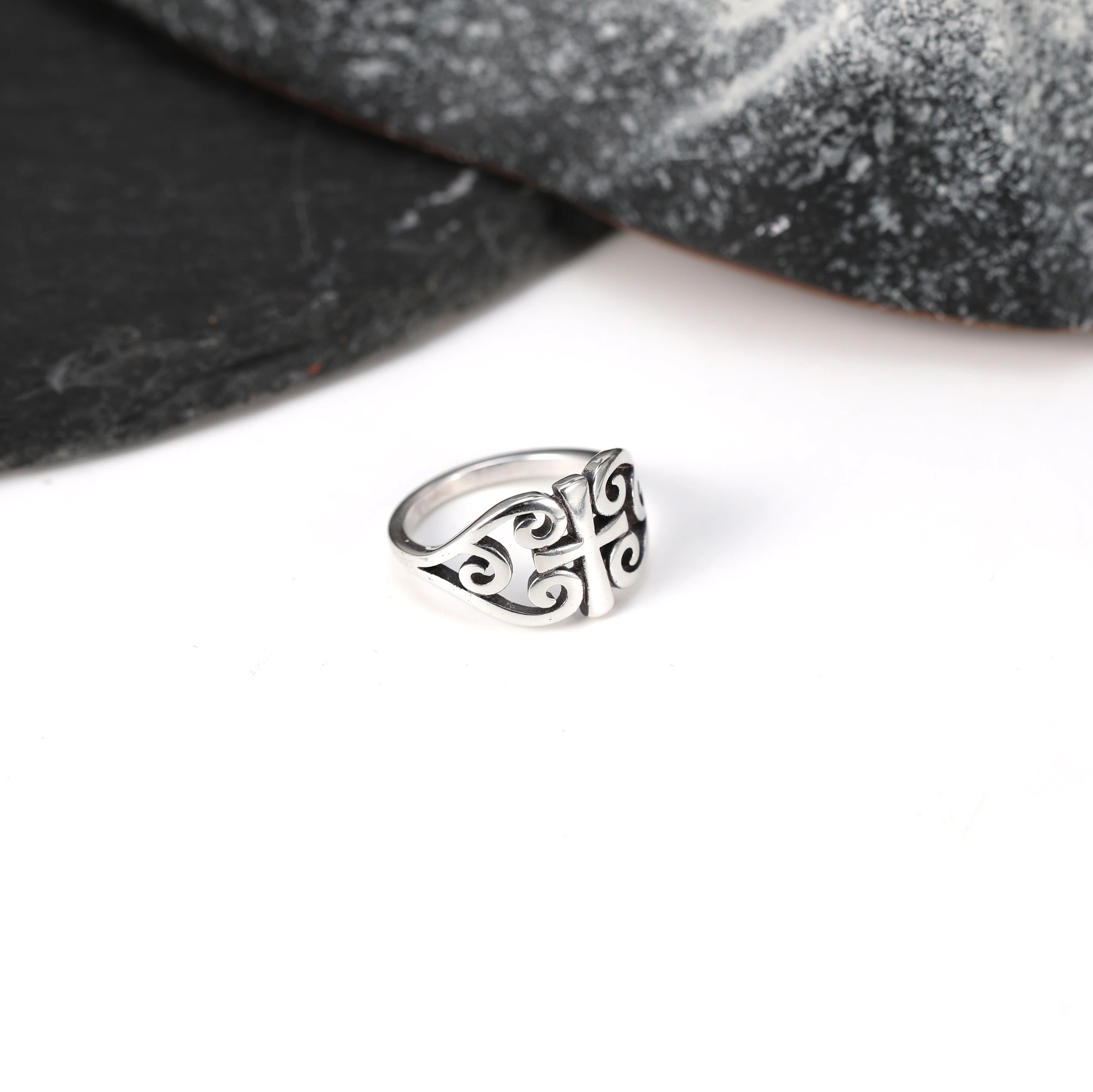 

R050 genuine 925 sterling silver fashionable and exquisite Scroll Cross Ring