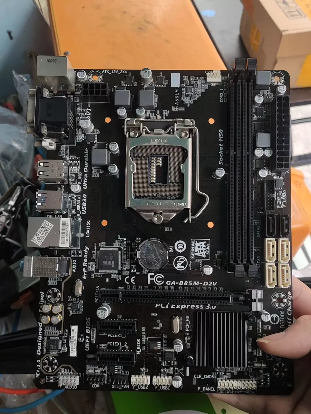 For Gigabyte GA-B85M-D2V Desktop Motherboard B85M D2V DDR3 1150 Mainboard 100% Tested OK