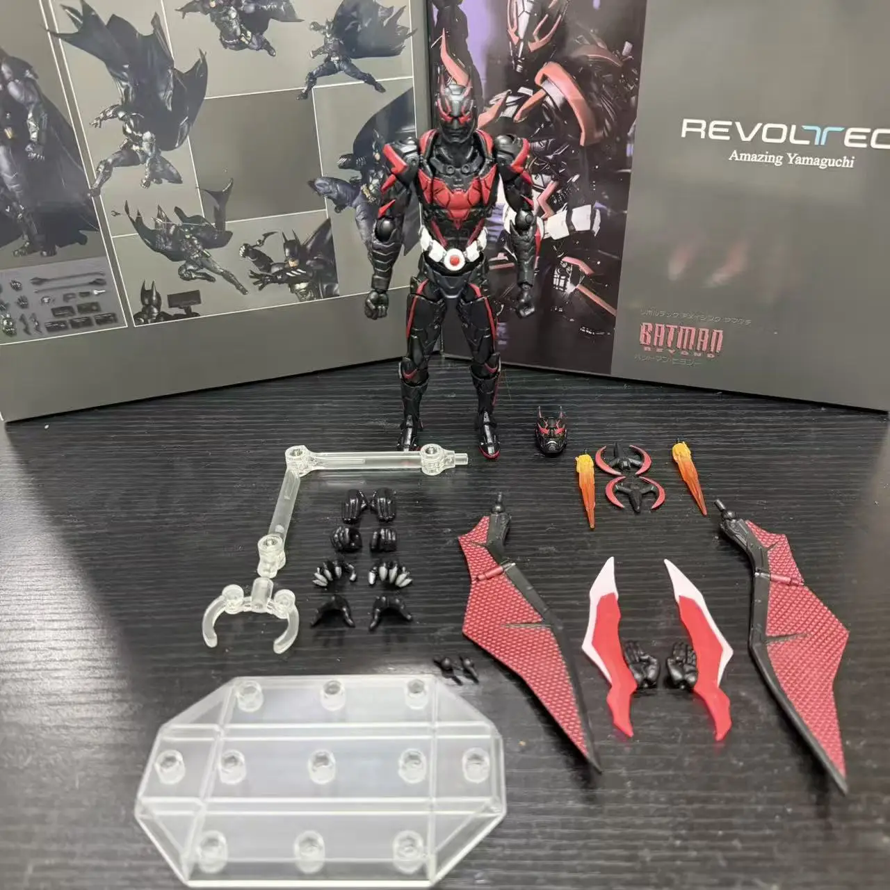 Revoltech Amazing Y…