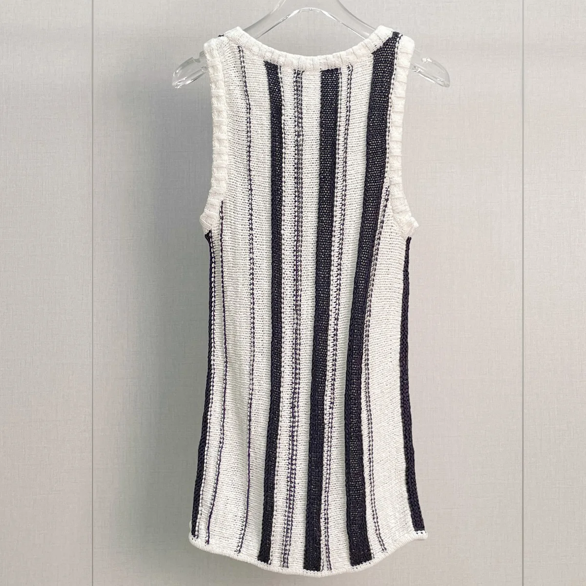 High Quality Women Vertical Striped Knit Tank Top Crew Neck Sleeveless Casual Loose Fit Knitwear lyt133850