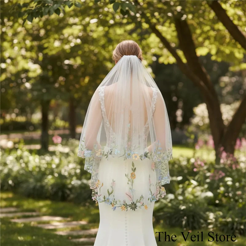 

Двухслойная свадебная фата 2T с цветочным узором, расшитая разноцветными цветами и листьями, с гребнем, из зеленого и розового тюля, уникальная, короткая