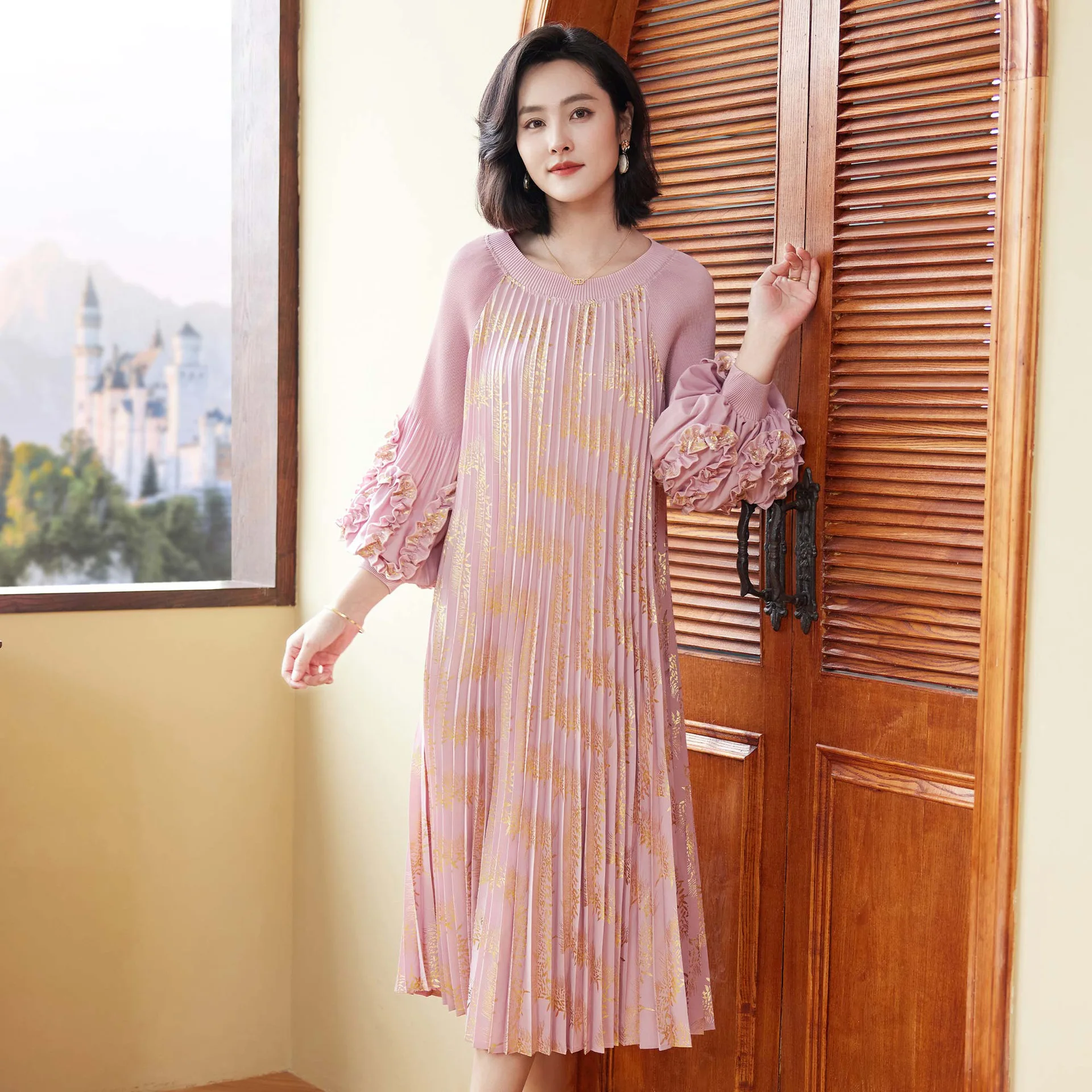 Miyake Pleated Dress Women's Round Neck Lantern Sleeves Fashionable Bronzing Elegant Mid-length A-line Skirt 2024 Spring