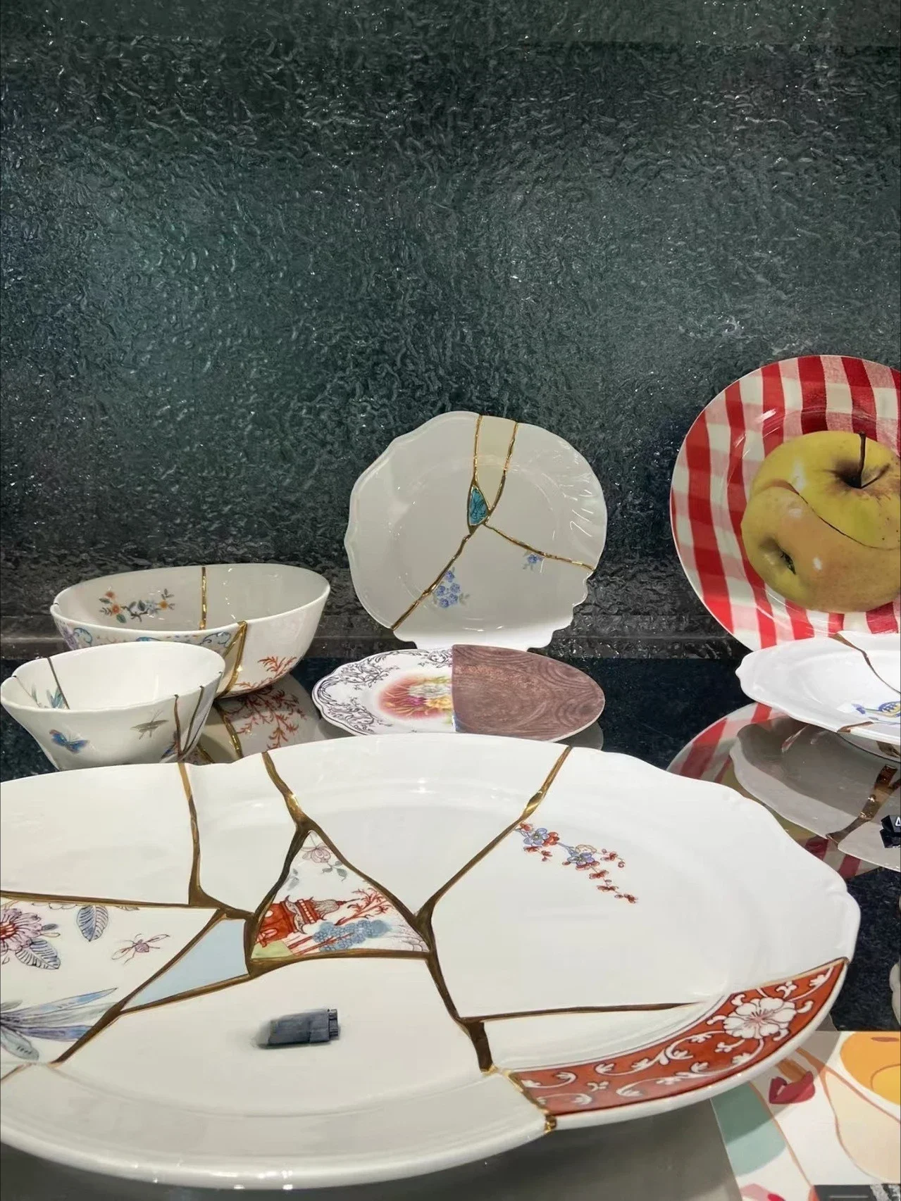 Big fish plate decorative long plate splicing feeling white porcelain pendulum hanging plate