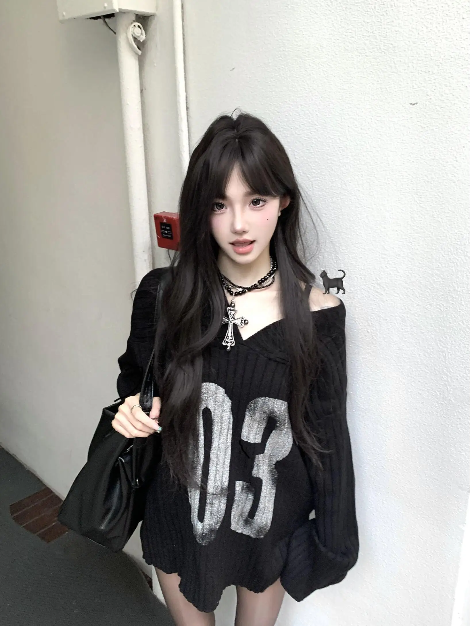 

American Lazy Sle V-Ne Sweater Autumn Winter Women's Retro Loose Design Bla oulder Bared Long Sve Knitted Dr Se...