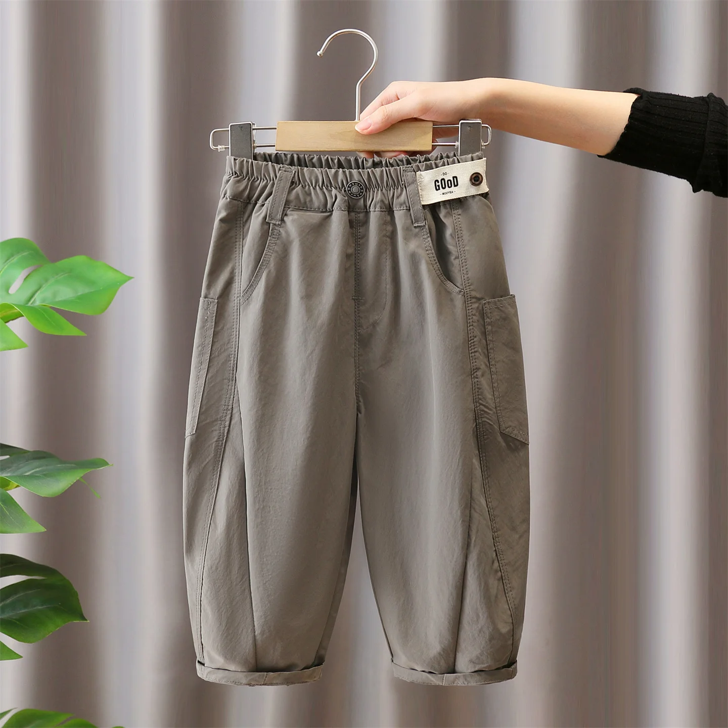 子供用カジュアルストレートレッグパンツ春夏新スタイル韓国風ルーズ薄手長ズボン可愛い男の子用綿ポリエステル混紡