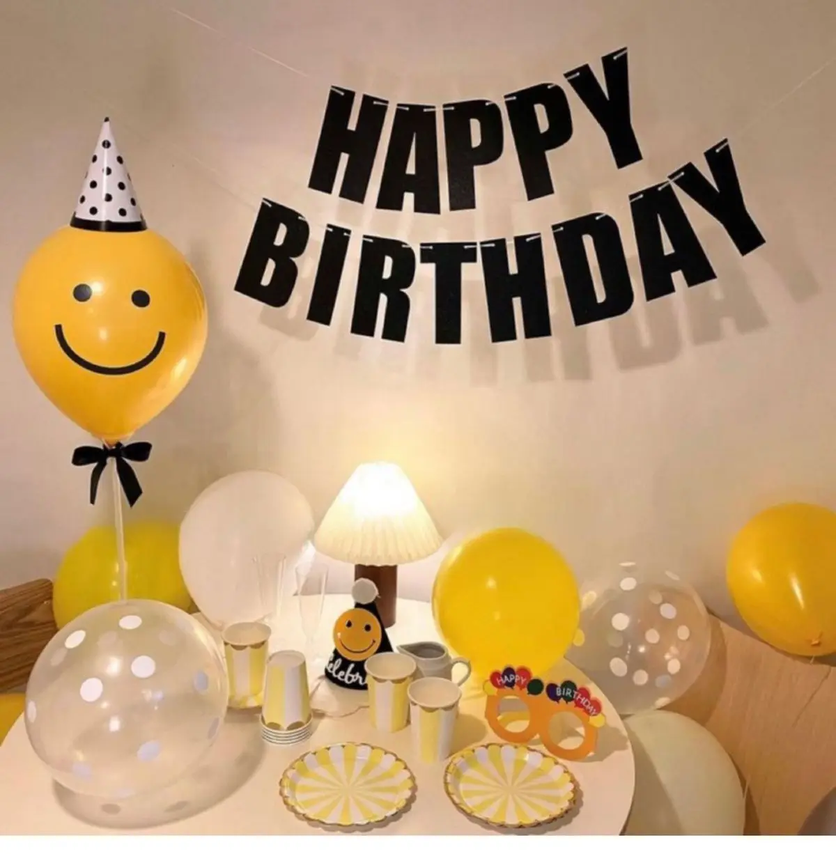 Geburtstagsbanner mit schwarzem Hintergrund und weißen Buchstaben, Partydekoration zum Geburtstag, festliche Dekoartikel – Detail 1