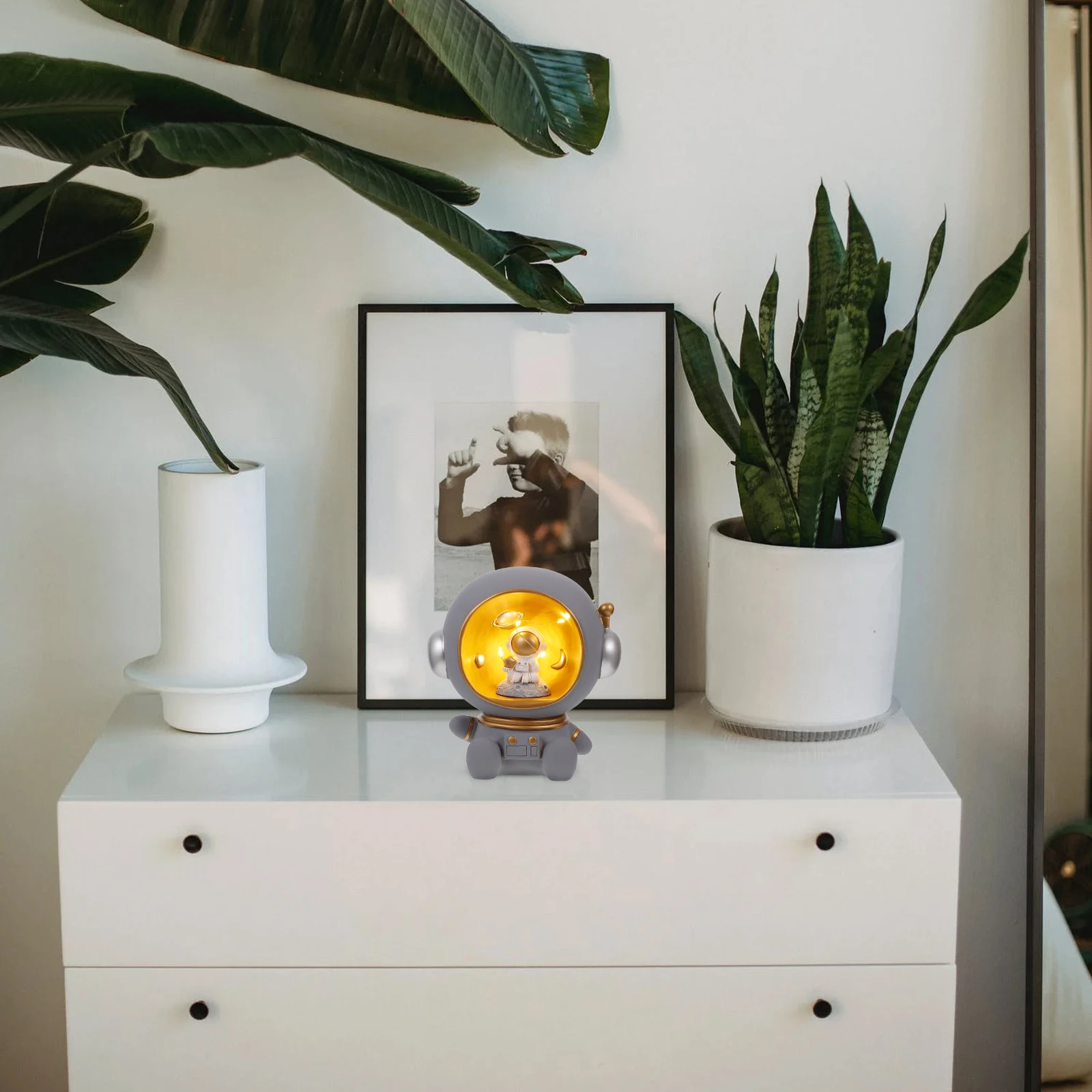 

Astronaut Shaped Resin Saving Pot Night Light Desktop Decor Luminous Small Lamp For Kids Bedroom Christmas Gift Light Adornment
