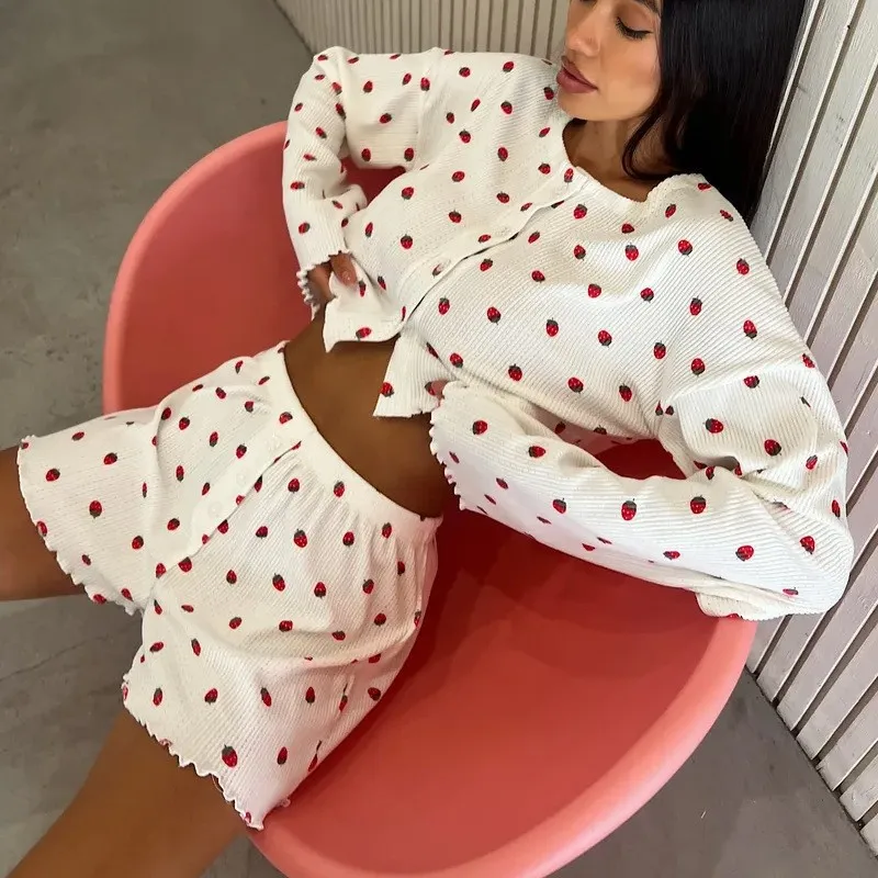 Women Ditsy Floral Print Long Sleeve Crop Top & Shorts Pajama Set Soft Lightweight Loose Fit Casual Home Loungewear Sleepwear