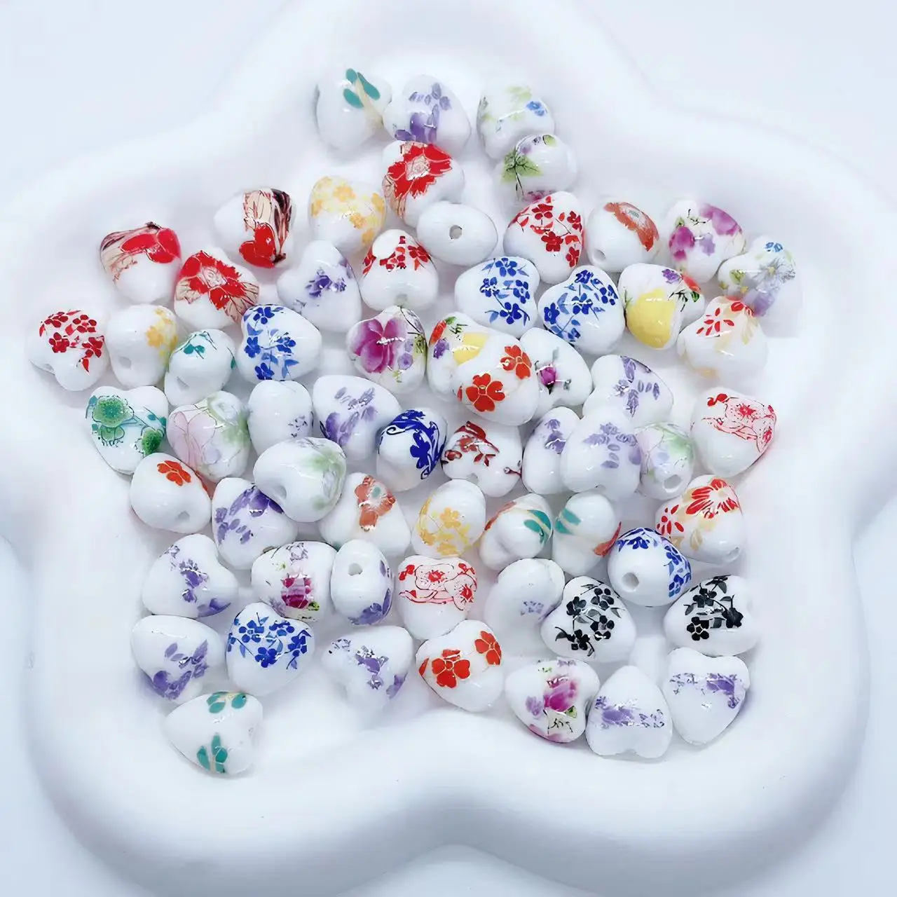 10 Stück 12mm Herzförmige Keramikperlen mit Verschiedenen Blumenmustern, Porzellan-Loseperlen für Schmuckherstellung, DIY-Ohrring-Zubehör